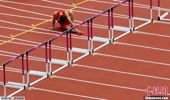 當(dāng)?shù)貢r間8月7日，倫敦奧運(yùn)會男子110米欄預(yù)賽，劉翔意外摔倒無緣半決賽。