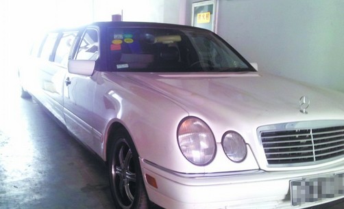 青島業(yè)內(nèi)人士揭豪華加長(zhǎng)婚車 實(shí)為報(bào)廢車改裝