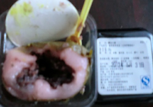 遠(yuǎn)賀屋糕點(diǎn)柜吃出刺鼻霉變物 回應(yīng)稱無添加劑