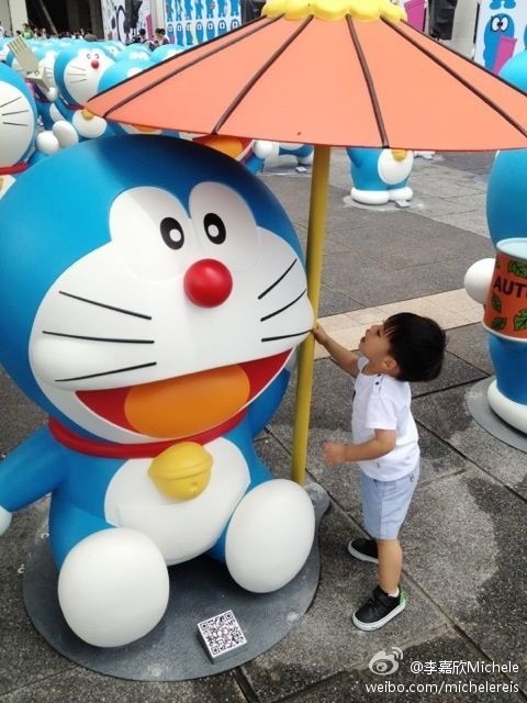 李嘉欣1歲半兒子眼大超萌 遺傳家族富貴氣質