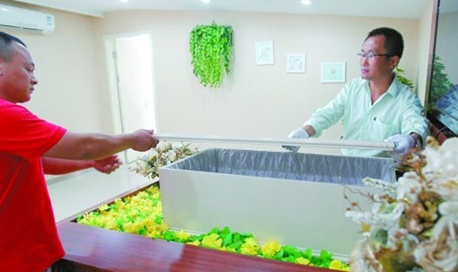 青島成立首家動(dòng)物殯儀館 舉行告別儀式設(shè)靈堂