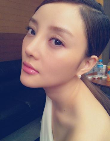 李小璐高清懷孕照 被賈乃亮吻腳 網(wǎng)友贊五官無死角