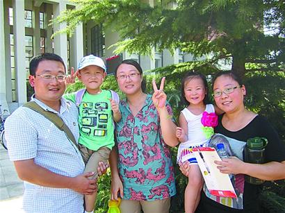 媽媽上學兩歲娃娃跟著報到