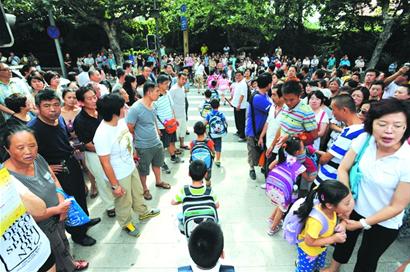 青島百萬(wàn)中小學(xué)生今開(kāi)學(xué) 交通迎大考