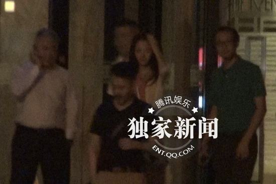 吳秀波桃花運(yùn)不斷 深夜會靚麗神秘女