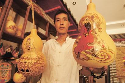 祖上家傳燙葫蘆絕活 一幅山水圖可賣(mài)萬(wàn)元