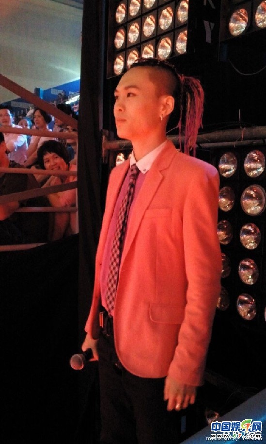 中國(guó)好聲音張瑋畢業(yè)照扮丑雷人 生活私照很個(gè)性