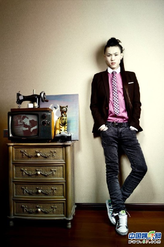 中國(guó)好聲音張瑋畢業(yè)照扮丑雷人 生活私照很個(gè)性