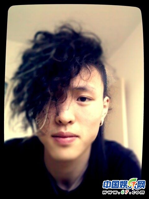 中國(guó)好聲音張瑋畢業(yè)照扮丑雷人 生活私照很個(gè)性