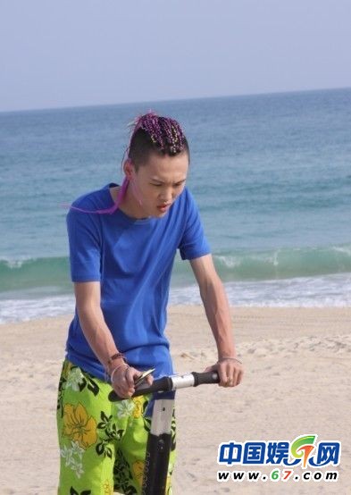 中國(guó)好聲音張瑋畢業(yè)照扮丑雷人 生活私照很個(gè)性