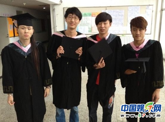 中國好聲音張瑋畢業(yè)照扮丑雷人 生活私照很個(gè)性