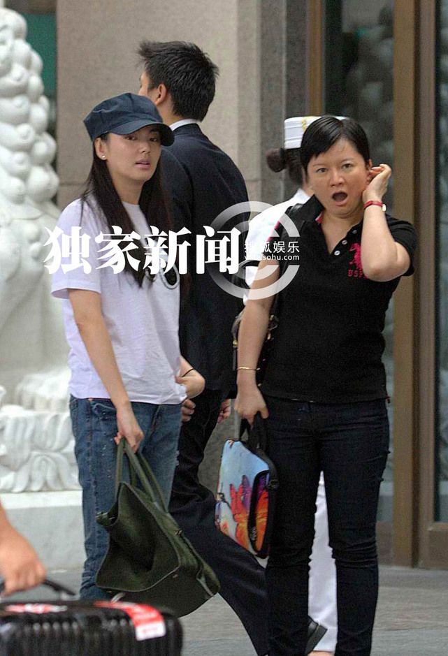 張雨綺獨身抵滬 思念老公報平安