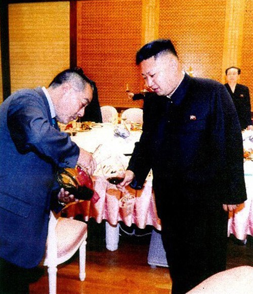 金正日御廚訪朝照片公開 見金正恩痛哭