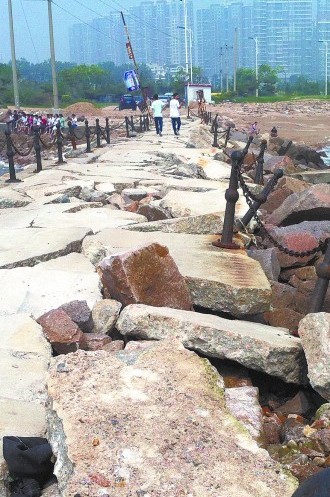 達(dá)維'來襲，小麥島一擋浪壩毀壞嚴(yán)重