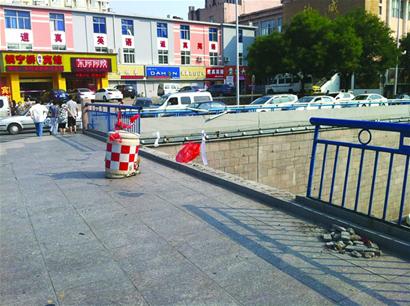 轎車凌晨墜下鎮(zhèn)寧橋 司機蹊蹺棄車離去