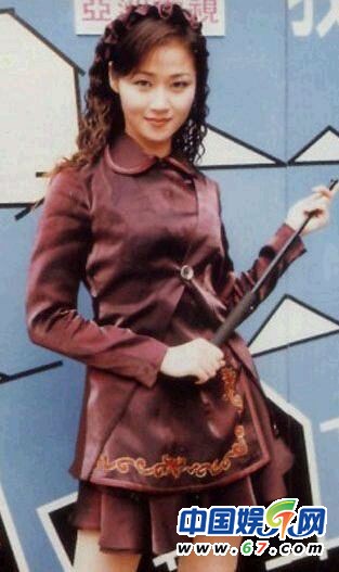 姚晨美腿細(xì)長(zhǎng)筆直黃奕悲劇 揭眾女星露腿照