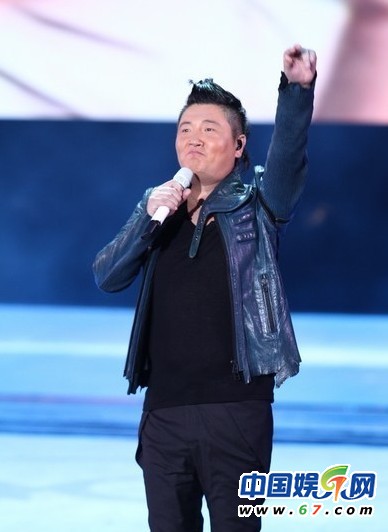 金鷹節(jié)開幕 劉詩(shī)詩(shī)如女神阿朵露半乳勁舞孫楊賣萌