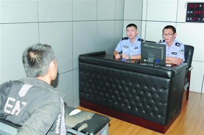 青島警方打響風(fēng)雷一號(hào) 嚴(yán)查黃賭毒 青島警方打響風(fēng)雷一號(hào) 嚴(yán)查黃賭毒