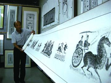 青島拓片神手17年練就獨(dú)門(mén)絕技 復(fù)活漢代畫(huà)像磚