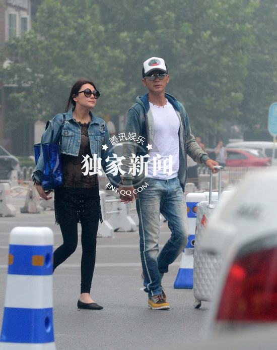 張馨予被曝曾離異 攜李晨高調牽手回家