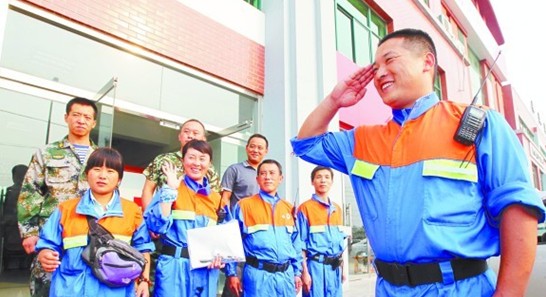 青島8勇士馳援云南彝良災(zāi)區(qū) 2女將負責(zé)醫(yī)療衛(wèi)生