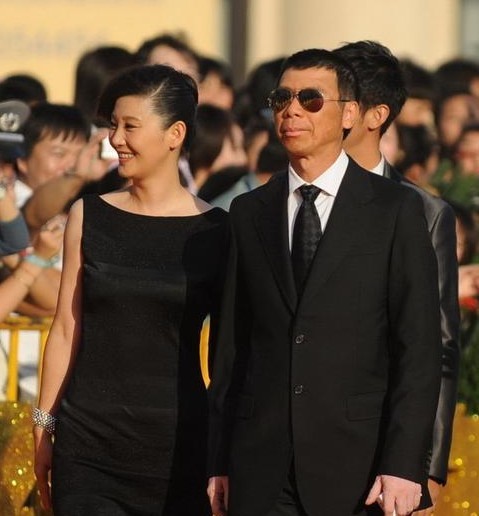 曝徐帆甩王志文戀上馮小剛 難抵猛烈攻勢(shì)劈腿