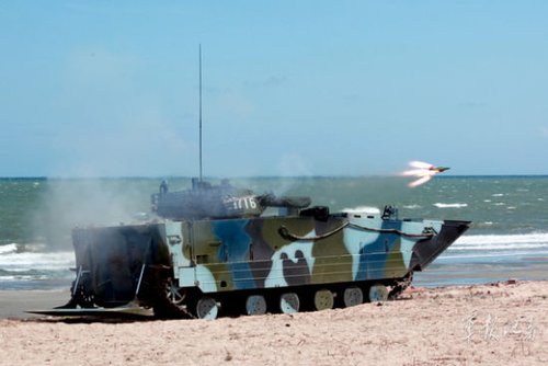 資料圖：反坦克導(dǎo)彈“撲”向目標(biāo)，摧毀敵裝甲目標(biāo)廖志勇攝