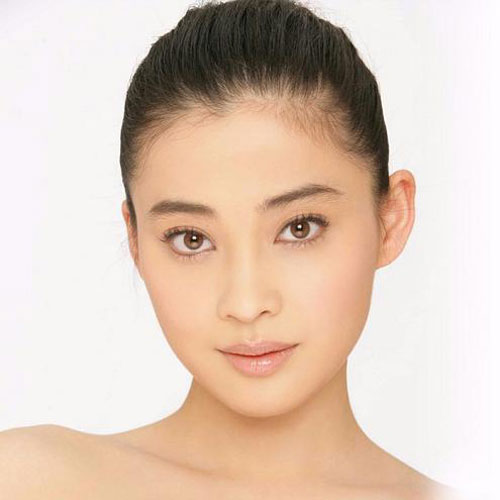 在古裝劇中，陳少霞算得上是“金牌配角”，許多角色都堪稱經(jīng)典