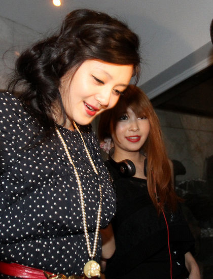 大S親吻許老三母愛泛濫 豪門求子路坎坷無(wú)邊