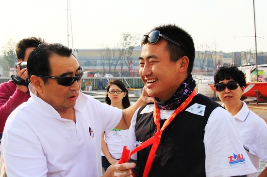 青島獨(dú)臂哥揚(yáng)帆環(huán)游中國(guó)海