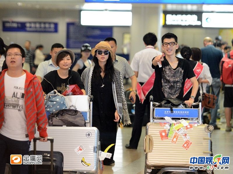 李湘愛(ài)女超大牌 吳樾與男伴按摩性取向受質(zhì)疑