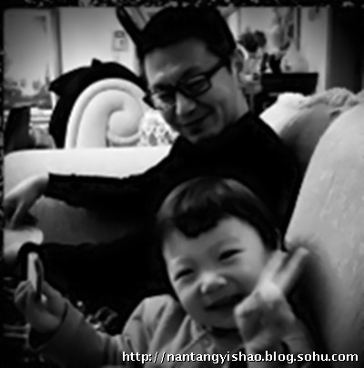 吳若甫愛(ài)女私房照曝光 嬌妻劉莎小其23歲美若天仙