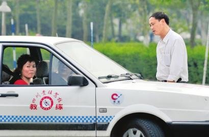 以后駕照考試越來越難。（本報資料圖片）