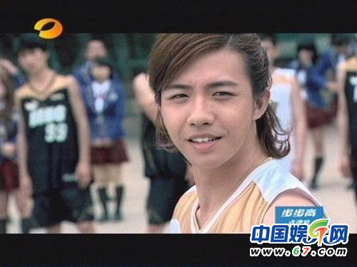 圖揭出道時(shí)相貌曾遭質(zhì)疑的人氣明星 林峰周杰倫尷尬上榜