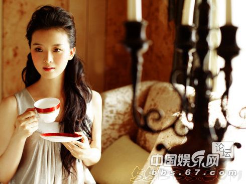 網(wǎng)曝王艷老公王志才傍富婆上位娶小三養(yǎng)眼 罕見(jiàn)結(jié)婚照曝光