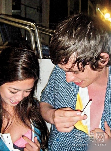 娛樂圈十大豪放女星當眾邀人摸胸