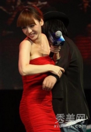 娛樂(lè)圈十大豪放女星當(dāng)眾邀人摸胸