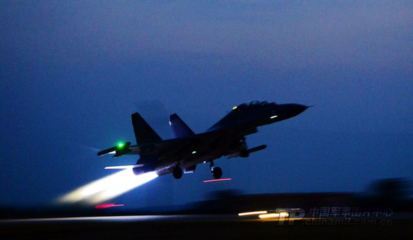 解放軍殲-11部隊(duì)展開夜間綜合戰(zhàn)術(shù)對(duì)抗訓(xùn)練