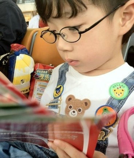 華少5歲兒子生活照曝光 妻子是我愛記歌詞編導