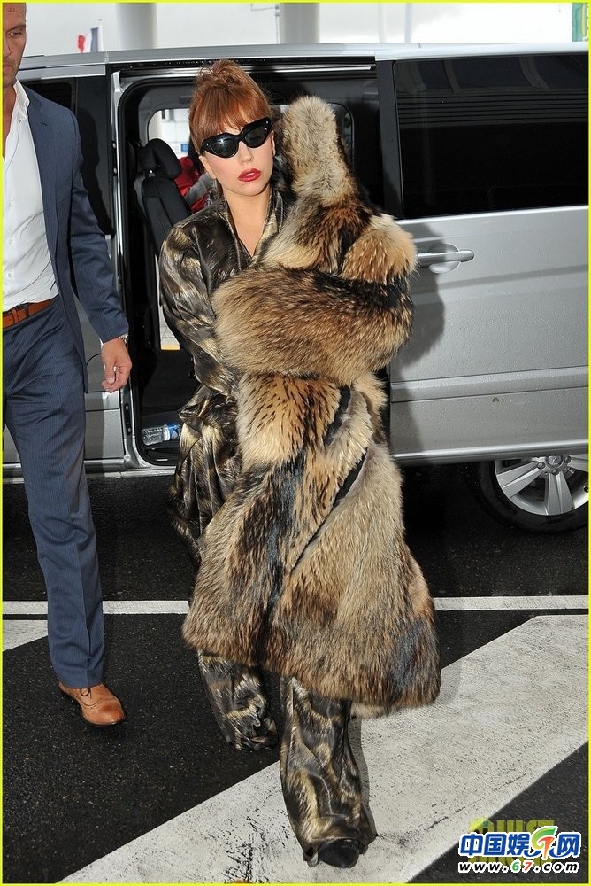 LadyGaga自曬內(nèi)衣照現(xiàn)八字奶 網(wǎng)友直呼要瘋