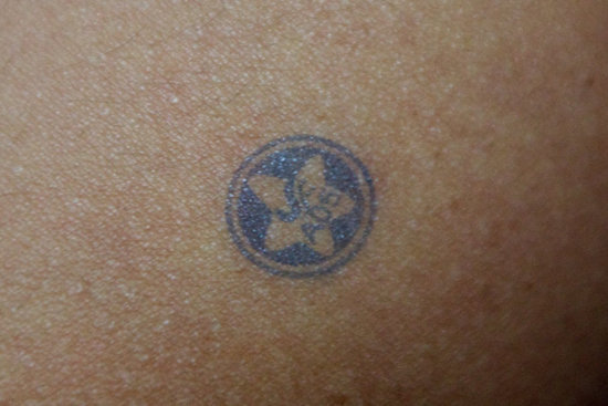 深圳：小學生表現(xiàn)不好 老師在其臉上蓋章