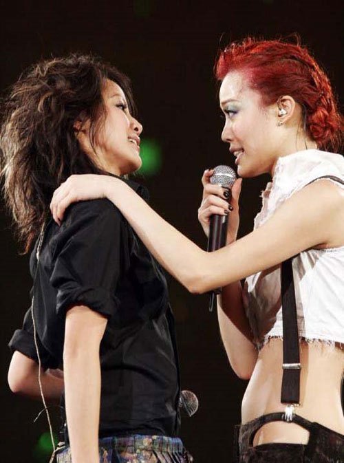 圖揭容祖兒何韻詩(shī)的愛(ài)恨情仇 高調(diào)公開(kāi)三角戀明星全曝光