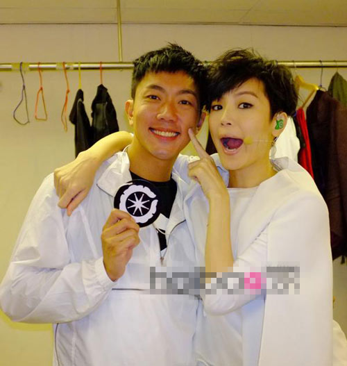 圖揭容祖兒何韻詩(shī)的愛(ài)恨情仇 高調(diào)公開(kāi)三角戀明星全曝光