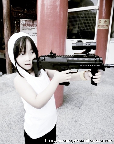 高曉松5歲女兒近照曝光 嬌妻白嫩女兒調皮可愛