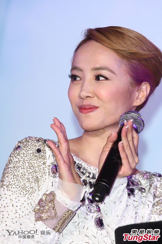 蔡依林漸變頭抄襲那英 踩10寸高跟鞋熱舞