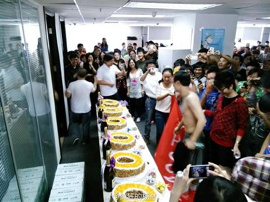 小米手機(jī)年銷(xiāo)量突破400萬(wàn)臺(tái) 總裁裸奔有圖有真相