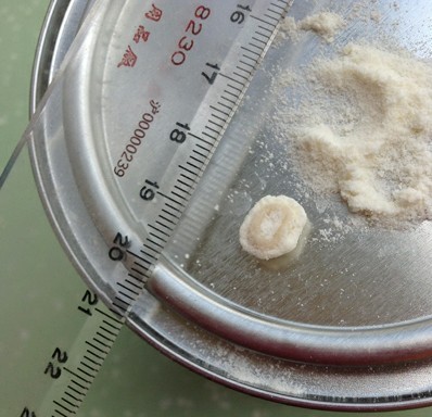 美贊臣奶粉喝出異物 客服稱(chēng)不放心可扔掉另買(mǎi)