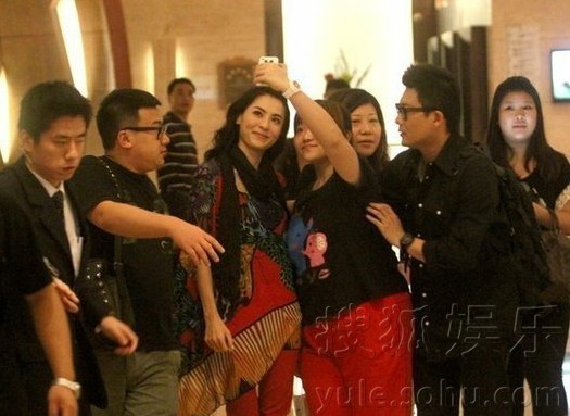 張柏芝謝霆鋒前后腳出酒店