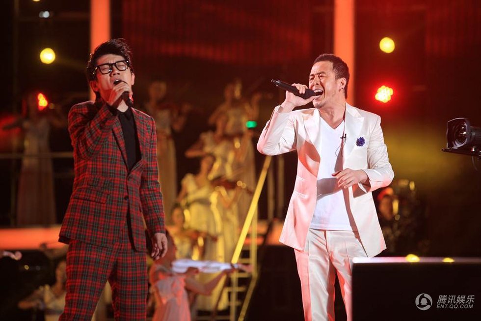 好聲音決賽現(xiàn)場圖集 導(dǎo)師學(xué)員兩兩對唱梁博奪冠