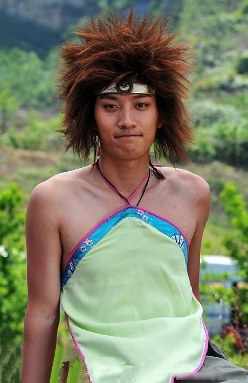 明星古裝肚兜照 風情or滑稽？